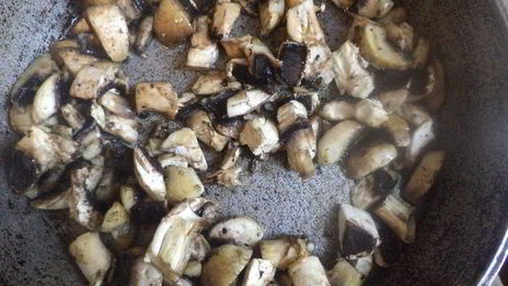 горячий овощной салат с шампиньонами