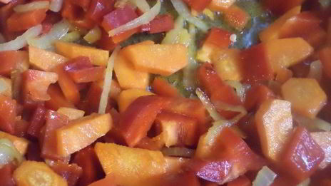 горячий овощной салат с шампиньонами