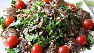 Горячий салат с куриной печенью