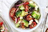Греческий салат с авокадо