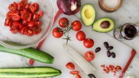 греческий салат с авокадо