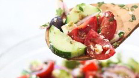 греческий салат с авокадо