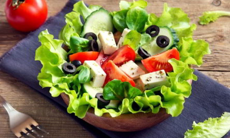 Рецепт греческий салат с брынзой по-домашнему