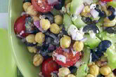 Греческий салат с фасолью