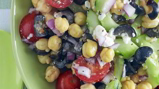Греческий салат с фасолью