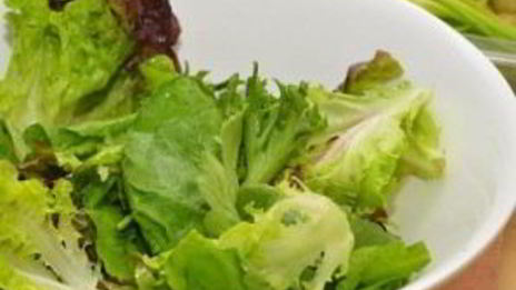 греческий салат с креветками