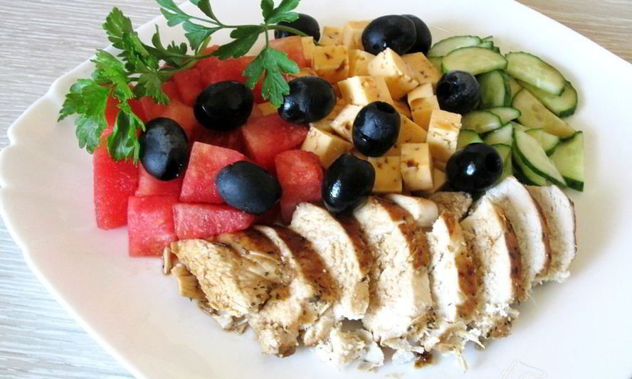 Рецепт греческий салат с куриной грудкой, арбузом и фетой