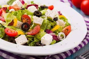 Греческий салат с маслинами