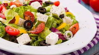 Греческий салат с маслинами