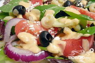 Греческий салат с пастой