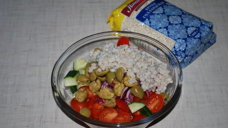 греческий салат с перловкой