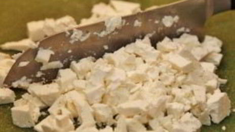 греческий салат с сухариками