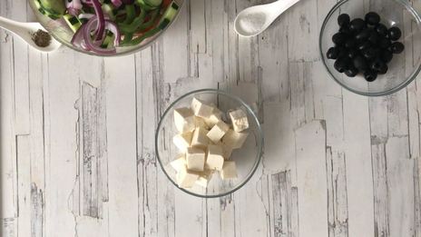 салат греческий с брынзой классический