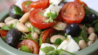 Салат греческий с фасолью