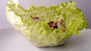 Салат из гречи, кролика и брусники