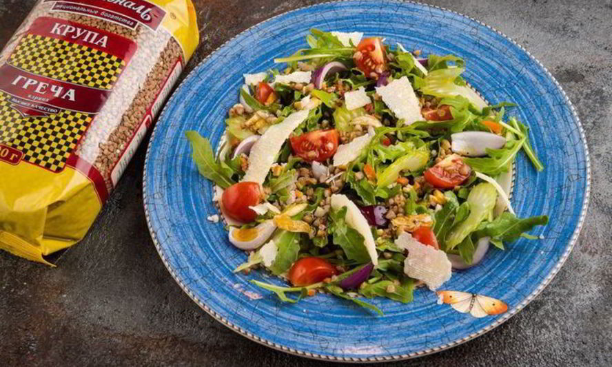 Рецепт салат из гречки с копченой курицей и томатами