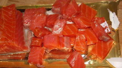 салат с гречкой и копченой форелью