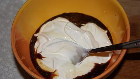 салат с гречкой и копченой форелью