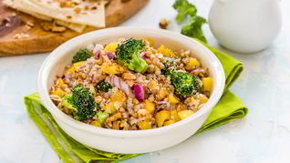 Салат с гречкой, сладким перцем и броколли