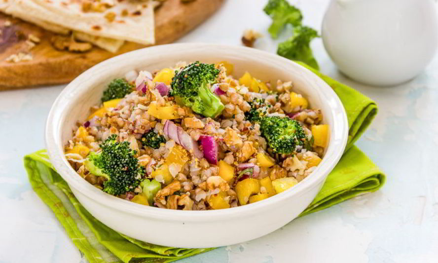 Рецепт салат с гречкой, сладким перцем и броколли
