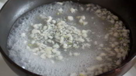 салат с креветками и пастой в греческом стиле