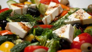 Солнечный греческий салат