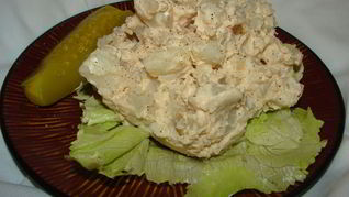 Американский картофельный салат с уксусом и майонезом