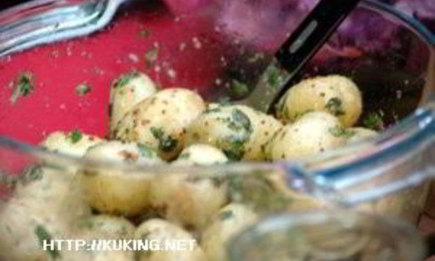 Рецепт горячий картофельный салат с травами