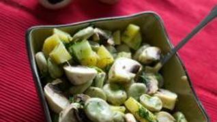 Картофельный салат с бобами и шампиньонами