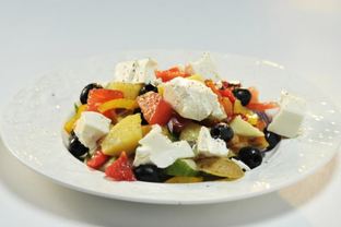 Картофельный салат с фетой и оливками