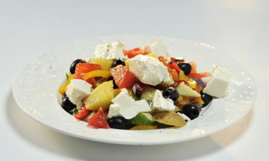 Рецепт картофельный салат с фетой и оливками