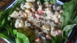 Картофельный салат с горошком и сладким перцем