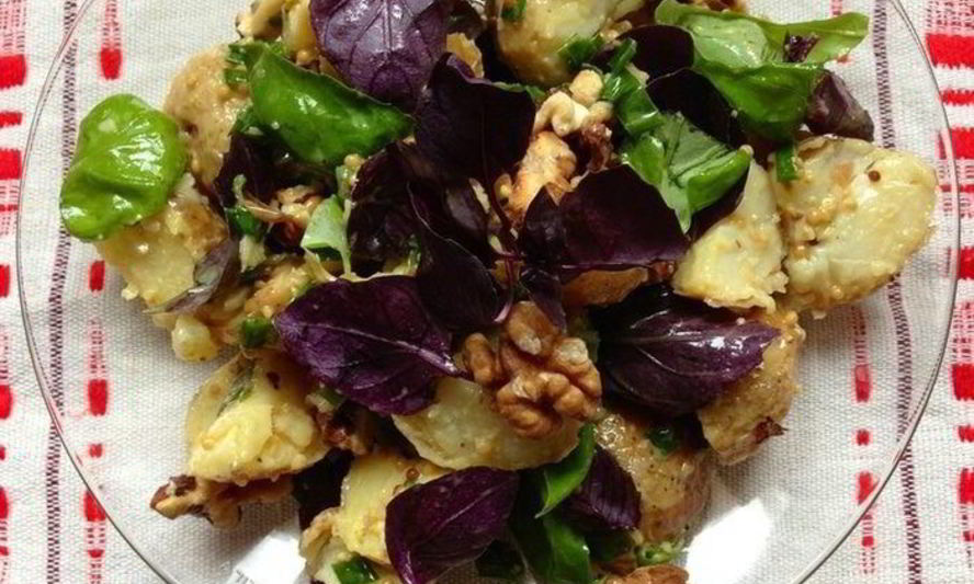 Рецепт картофельный салат с грецким орехом и базиликом