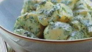 Картофельный салат с манго и курицей