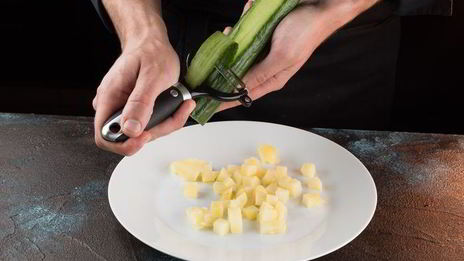 картофельный салат с мини-осьминогами