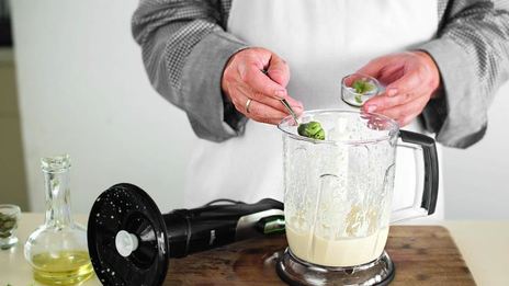 картофельный салат с обожженным сашими из лосося