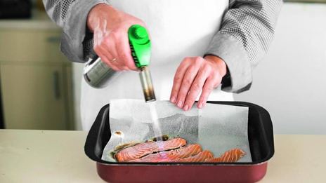 картофельный салат с обожженным сашими из лосося