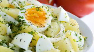 Картофельный салат с пряными травами