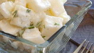 Картофельный салат с яйцами и горчичной заправкой