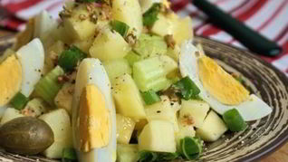 Салат картофельный с яблоками