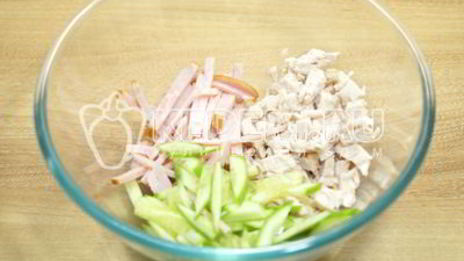 салат с картофелем фри новогодние мотивы