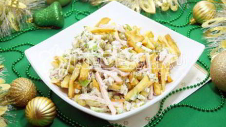 салат с картофелем фри новогодние мотивы