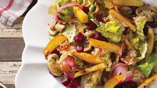 Салат с картофелем, грибами и свеклой