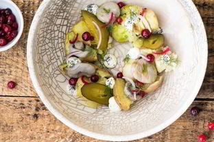 Салат с картофелем, груздями и сметаной