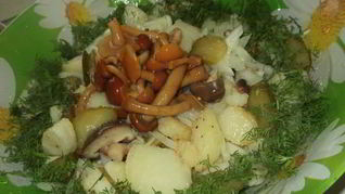 Салат с картофелем и грибами
