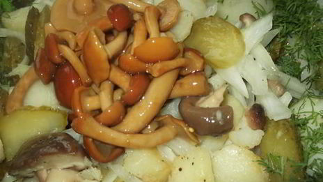салат с картофелем и грибами
