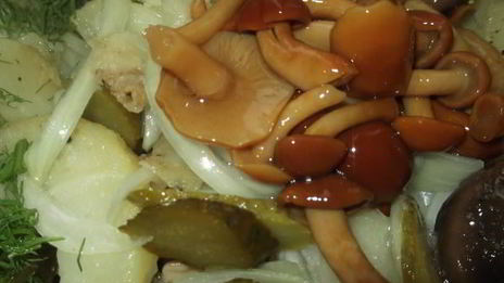 салат с картофелем и грибами