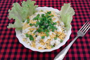 Салат с картошкой фри и курицей