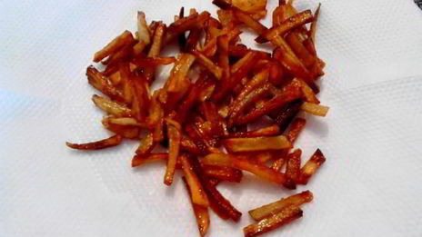 салат с картошкой фри и курицей