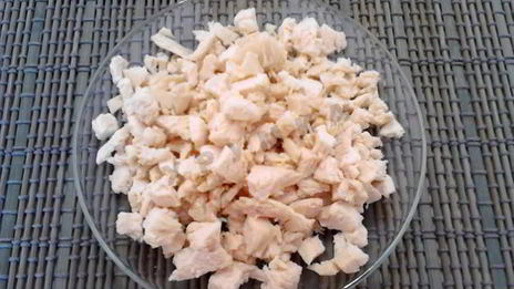 салат с картошкой фри и курицей